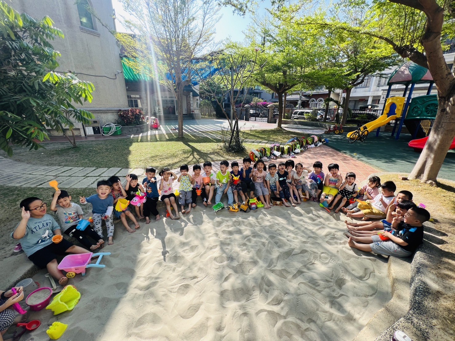 幼兒是活躍且充滿好奇心的，萬物對他們而言都值得探索